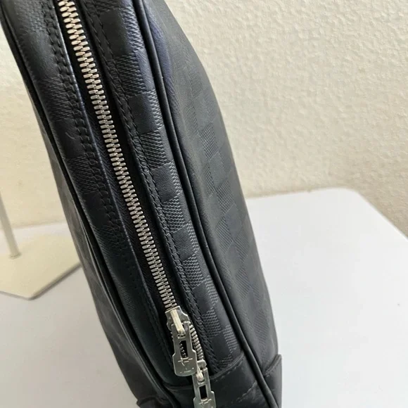 Louis Vuitton Men's Leather Briefcase - Lux Travel Work Bag - Picture 11 of 12